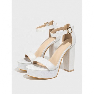 Sandales d'été à talon épais et bride unique, <span class=keywords><strong>plateforme</strong></span> imperméable à talon haut, chaussures sexy blanches scintillantes à bout ouvert pour femme, idéales pour les soirées en boîte de nuit - Product Image 4