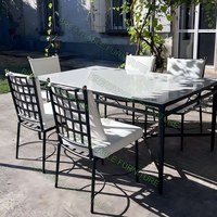 Ensemble de salle à manger d'extérieur en aluminium, table et chaises de jardin en marbre, style moderne chic avec cadre en métal fin