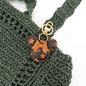 Llavero de Cuero con Cabeza de Ratón Monogramado Vintage con Detalle de Lazo - Product Image 1