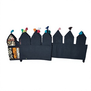 Toran brodé fait main en patchwork, avec pompons, pour décoration murale, porte ou fenêtre, idéal pour femme, cadeau pour elle. - Product Image 3