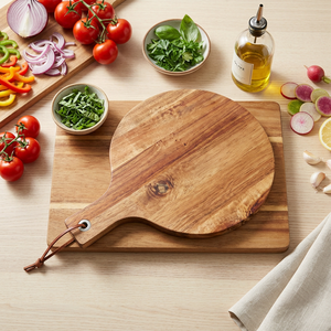 Planche à découper ronde en bois d'acacia occidental (1,5 cm d'épaisseur) - Planche à pizza avec poignée, compatible lave-vaisselle, 100% écologique - Product Image 5