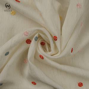 قماش مطرز متعدد الألوان بنقاط الزهور من الكتان المخلوط والتول والبوبيلين بسعر الجملة لصناعة الفساتين - Product Image 3