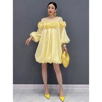Nouvelle Robe Mini Été 2026 en Gros, Motif Floral 3D Brillant, Chic à la Française, Manches Bouffantes, Style Babydoll, Élégante Robe de Soirée Rose
