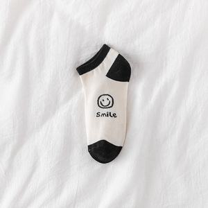 Venta al por mayor de mujeres lindo Funky calcetines tobilleros chica estilo cara sonriente personalizado Sarga de punto antideslizante elástico OEM Casual calcetines transpirables - Product Image 5