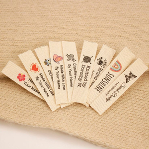 Étiquettes de vêtements personnalisées écologiques à pliage latéral en coton biologique avec logo imprimé, tissées et à coudre pour les vêtements - Product Image 6