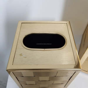 Élégante boîte à mouchoirs en métal plaqué or avec gravure design, parfaite pour améliorer votre décoration intérieure élégante - Product Image 2