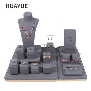 Expositor de Joyería Huayue Personalizado, de Microfibra Gris de Lujo, para Pendientes, Anillos, Collares, Pulseras, con Forma de Busto - Product Image 3