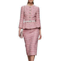 Ensemble de soirée élégant personnalisé style High Street : Veste et jupe en tweed rose avec boutons argentés et volants