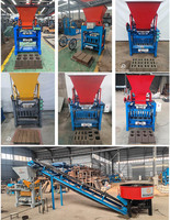 La machine de fabrication de briques 4-35 abordable peut être combinée avec un mélangeur et une bande transporteuse pour créer une ligne de production efficace