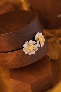 Pendientes de Oro Puro de 18k Xinfly con Diamante Amarillo Natural en Forma de Flor de 1.1ct - Product Image 2