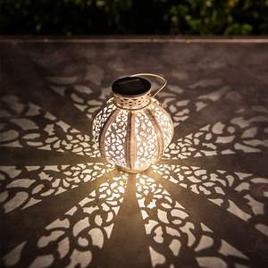 Lampe solaire blanche vintage en métal, rechargeable, idéale pour les jardins et la décoration extérieure, fournit une lumière d'ambiance et - Product Image 2