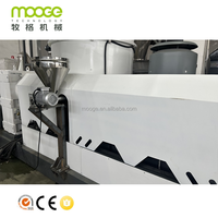 Extrudeuse de recyclage de fibres PET à double étage avancée avec compacteur à vis simple pour des granulés régénérés de haute pureté