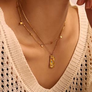 Collier vintage en acier inoxydable pour femme, avec pendentif carré à bulles en zircon coloré, résistant à l'eau - Product Image 1