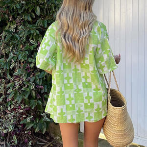 Completo <span class=keywords><strong>in</strong></span> <span class=keywords><strong>Lino</strong></span> Personalizzato per <span class=keywords><strong>Donna</strong></span> con Camicia Morbida Stampata da Spiaggia e Pantaloncini OEM - Product Image 4