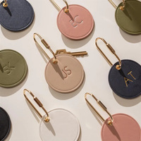 Porte-clés rond en cuir PU gaufré, style vintage, avec initiales, cadeau mignon pour petite amie