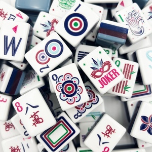 Fichas de Mahjong de Acrílico de Lujo con Diseño Grabado con Láser, 4 Niveles, Resistentes a la Decoloración, para Entretenimiento en el Hogar y Viajes - Product Image 3
