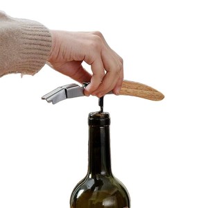 Ouvre-bouteille créatif portable en acier inoxydable pour <span class=keywords><strong>vin</strong></span> et bière avec tire-bouchon, couteau à <span class=keywords><strong>vin</strong></span> multifonctionnel et logo personnalisé - Product Image 5