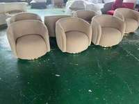 Fauteuil pivotant ergonomique de luxe en bouclette, style italien moderne, avec base en métal doré et mousse à mémoire de forme, idéal pour hôtel