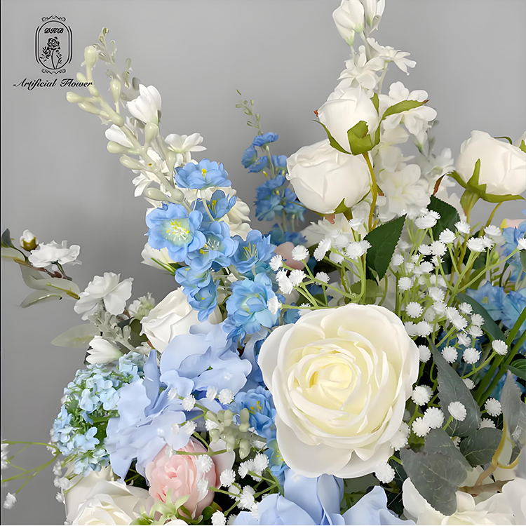 wedding table flowers blue