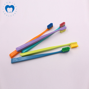Cepillo de dientes manual colorido Jasmine Oral Care para adultos JSM108 para uso diario - Product Image 3