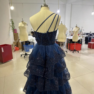 Un splendido abito da sposa leggero per donna, eleganza francese, di alta gamma e con un design di nicchia. È un'accordatura. - Product Image 4