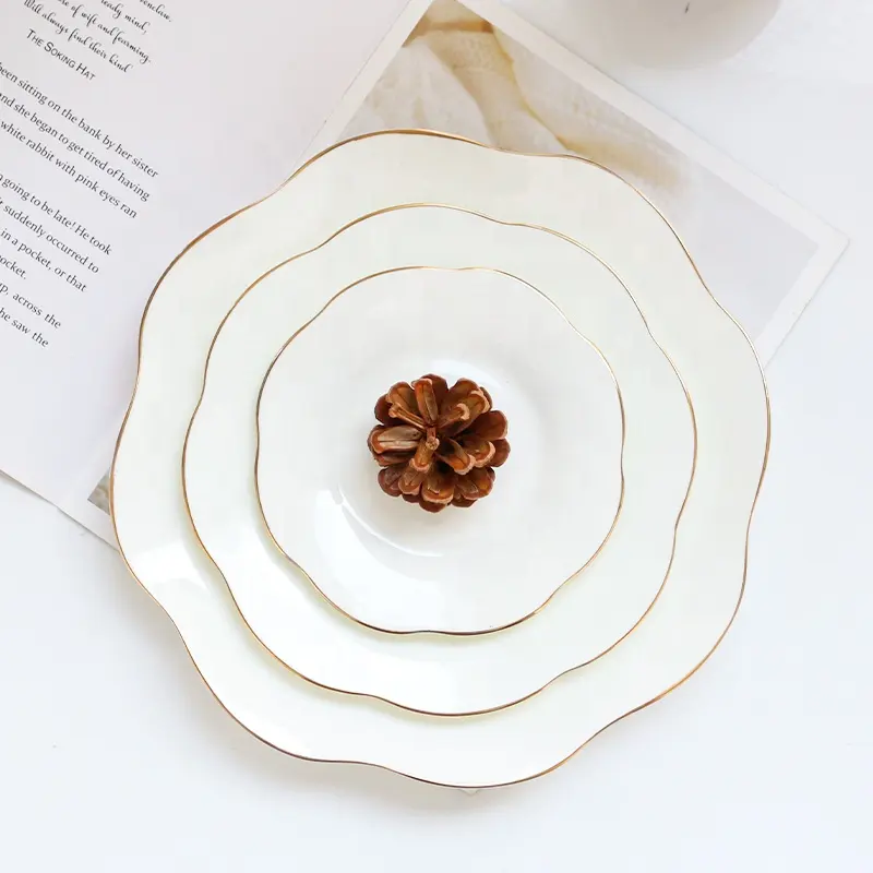 Pratos de porcelana branca de cerâmica de fábrica com logotipo personalizado, pratos de jantar de porcelana com borda dourada, pratos para casamentos
