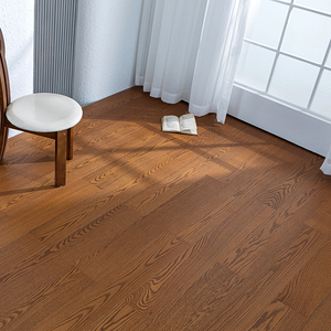 Plancher en bois d'ingénierie en chêne blanc multicouche de 18 mm, finition haute brillance, anti-mites EN13501, grade AB, T&G, 300 mm de large, pour usage intérieur - Product Image 2