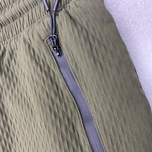รับผลิตเสื้อผ้า OEM ขายส่ง กางเกงขาสั้นผ้าฝ้ายคุณภาพสูง ดีไซน์ใหม่ทันสมัย ระบายอากาศได้ดี คอตั้ง ซิปหน้า สำหรับฤดูร้อน รับสั่งทำตามแบบ - Product Image 2