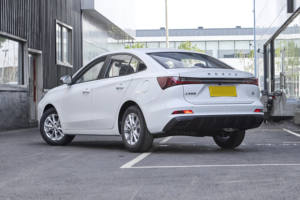 新款<span class=keywords><strong>2026</strong></span>荣威I5 1.5L MT舒适4门5座手动变速箱左转向中国制造价格0千米库存车 - Product Image 3