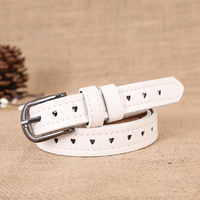 Ceinture fine en cuir PU pour femme avec boucle ardillon et découpe cœur, idéale pour robes, jeans, pantalons et tenues décontractées quotidiennes