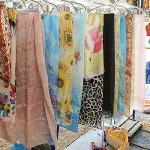 <span class=keywords><strong>Ropa</strong></span> usada de segunda mano para mujer, bufanda de seda para mujer, proveedor mayorista, fardos mixtos a granel, <span class=keywords><strong>ropa</strong></span> para adultos - Product Image 1