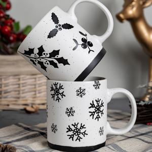 แก้วเซรามิกลายคริสมาสต์สำหรับวันหยุดทำจากผ้าไหมพร้อมดีไซน์ฮอลลี่เกล็ดหิมะ - Product Image 2