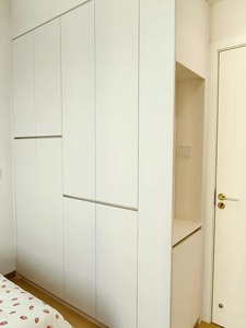 Armoire de chambre moderne avec coiffeuse et meuble de rangement, mobilier de chambre en bois pour hôtel - Product Image 1