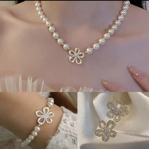 I-0658 Ensemble de bijoux de mode coréen élégant avec boucles d'oreilles et collier en perles pour femme, luxueux et raffiné, idéal pour fiançailles, mariage, fête, cadeau, en zinc - Product Image 2