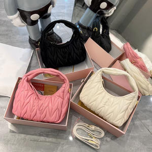 Sacs fourre-tout de créateur en gros pour femmes, sac croissant plissé à motif nuage, sac à bandoulière élégant en cuir - Product Image 5