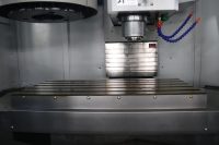 Centre d'usinage vertical CNC de précision VMC850, ATC, système de commande Fanuc, pour le traitement des métaux et la fabrication de moules