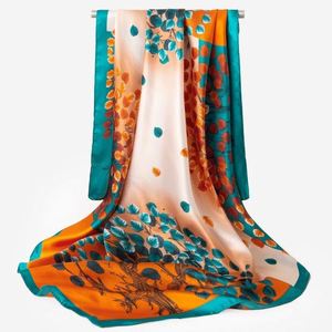 Écharpe haut de gamme personnalisée en polyester, style carré uni, à pois, à carreaux, à rayures, motifs imprimés numériquement - Product Image 2