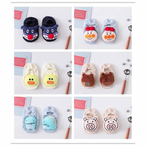 2025 Ins Style anti-dérapant Crew enfants <span class=keywords><strong>chaussettes</strong></span> en coton invisibles distribution stéréo dessin animé poupée en gros - Product Image 2