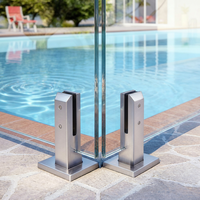 Système de balustrade en verre sans cadre en acier inoxydable au design moderne, résistant à la rouille, à fixation au sol pour terrasse et sécurité piscine