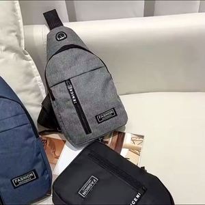 Sac bandoulière sport étanche pour homme avec trou pour écouteurs et logo personnalisé – Sac de poitrine pour homme - Product Image 6