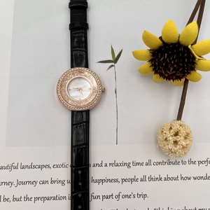 Reloj de Pulsera de Cuarzo Romántico para Mujer con Esfera de 32 mm, Correa de Acero Inoxidable de Lujo, Correa de Oro Rosa, Logotipo Personalizado, Moderno para Damas - Product Image 4