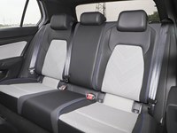 VW Golf, немецкий хэтчбек, длина 4289 мм, ширина 1788 мм, 17-дюймовые колеса, для дистрибьюторов