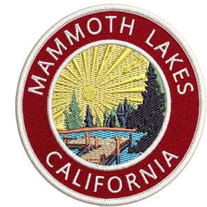 Patch brodé thermocollant écologique Mammoth Lakes California, cercle en tissu tissé, cadeau personnalisé - Product Image 1