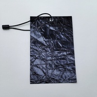 Étiquette volante holographique personnalisée anti-contrefaçon, style audacieux, respectueuse de l'environnement, en papier froissé noir de forme spéciale pour chaussettes