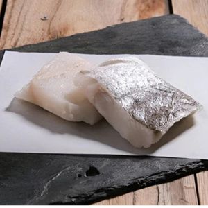 Filetes de merluza hubbsi congelada, pescados y mariscos de primera calidad capturados en la naturaleza, mayorista, exportador a granel, comercio internacional de pescado, suministro horeca - Product Image 1