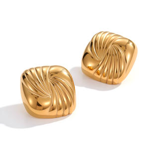 Elegantes pendientes cuadrados en tonos dorados, tachuelas geométricas texturizadas, joyería de moda Ideal para regalo de mujer - Product Image 1