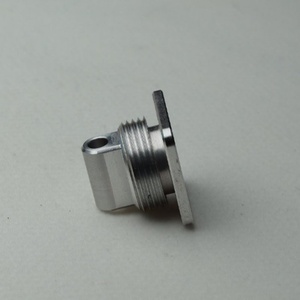 Tapón Roscado de Aluminio Mecanizado por CNC Personalizado con Base Cuadrada y Mango en T para Uso Industrial - Product Image 3