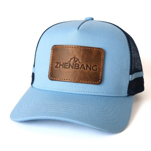 Casquette Trucker Personnalisée en Maille Respirante avec Patch en Cuir et Logo Gravé – Écussons Thermocollants en Gros pour Usage Extérieur et Promotionnel - Product Image 1