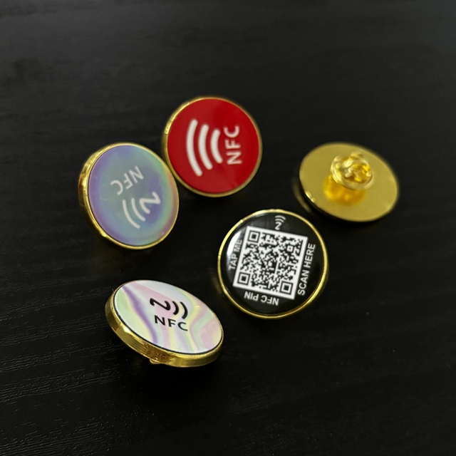 New Arrival Custom Logo Metal NFC Badge Fashion Enamel NFC Lapel Pin for Clothes