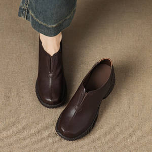 Botas de Moda con Tacón Grueso, Estilo Europeo Americano Retro, Parte Superior de Cuero Genuino, Suela de Esponja y Diseño de Tobillo Bajo - Product Image 5